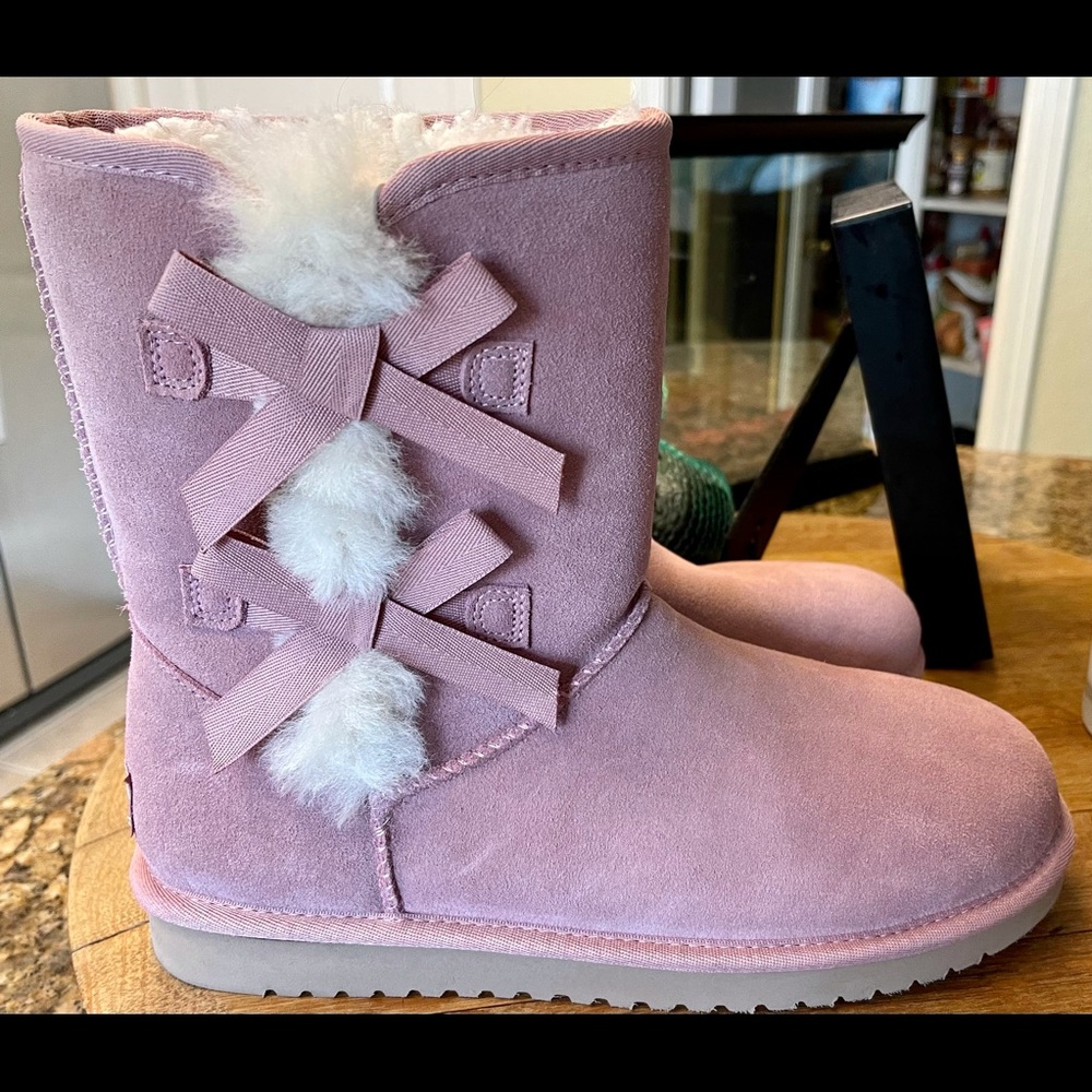 Kookaburra by UGG Short Bow suede boot